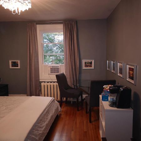 Room With King Bed In Shared 3 Bedroom Downtown 몬트리올 외부 사진