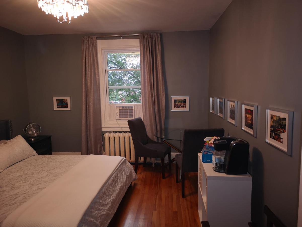 Room With King Bed In Shared 3 Bedroom Downtown 몬트리올 외부 사진