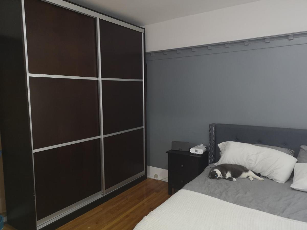 Room With King Bed In Shared 3 Bedroom Downtown 몬트리올 외부 사진