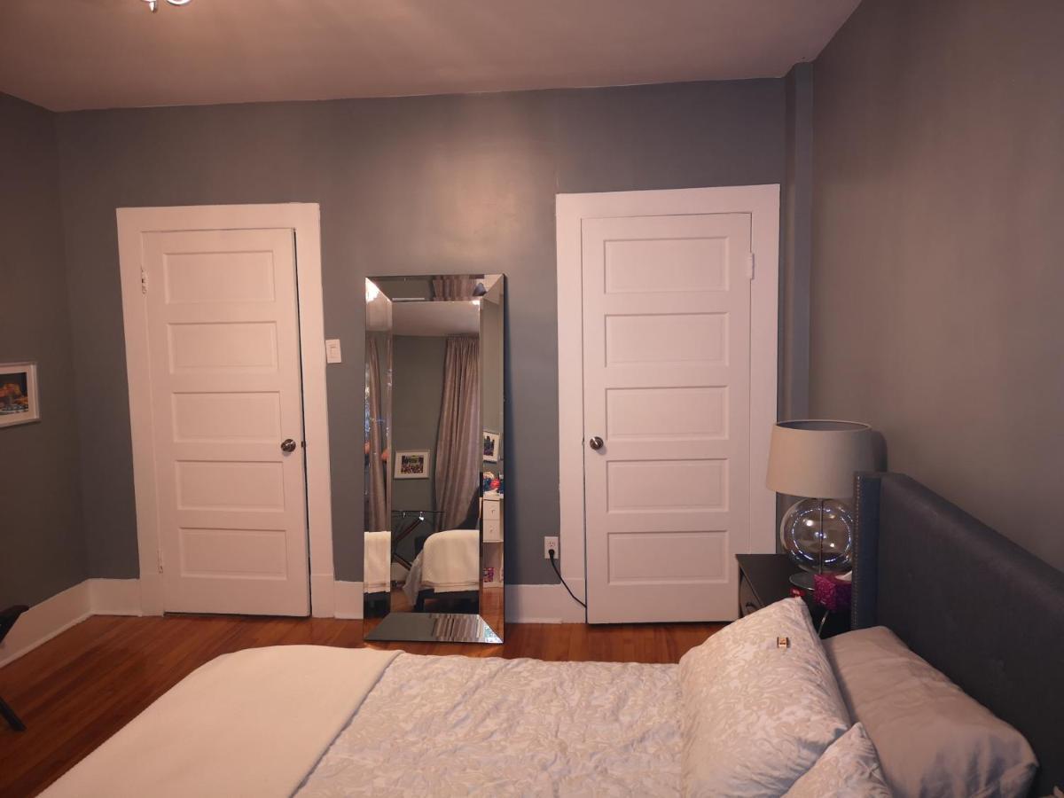 Room With King Bed In Shared 3 Bedroom Downtown 몬트리올 외부 사진