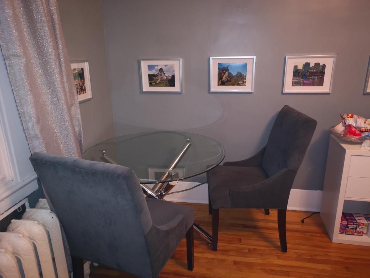 Room With King Bed In Shared 3 Bedroom Downtown 몬트리올 외부 사진